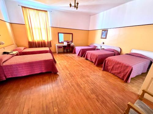 room detail thumbnail 1