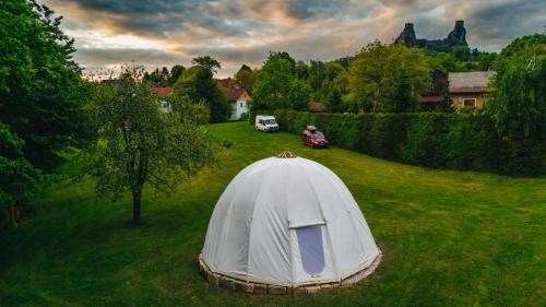glamping podtrosky in Troskovice