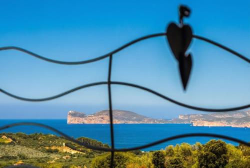  Villa Emmeline fronte mare 5 camere 6 bagni infinity pool WiFi per 12 persone in Alghero