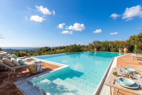  Villa Emmeline fronte mare 5 camere 6 bagni infinity pool WiFi per 12 persone in Alghero