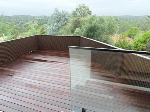 Balcony/terrace, Luxury Hillside Escape with Scenic Views & Cozy Stay in Eltham