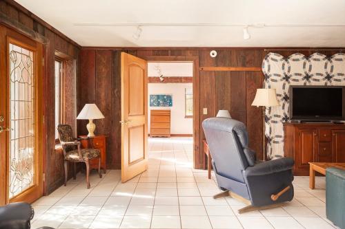 Chester County, Accessible, Fall Colors Retreat in Coatesville (PA)