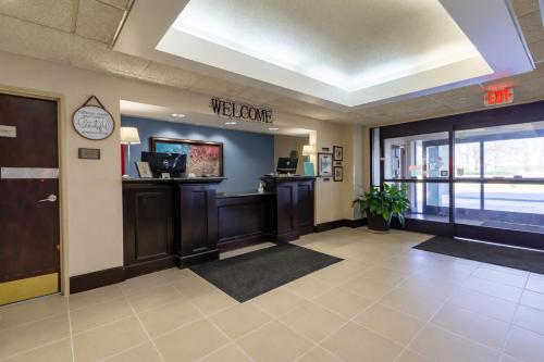 Wingfield Inn & Suites - image 30