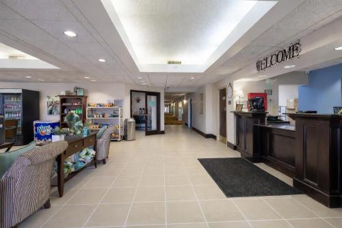 Wingfield Inn & Suites - image 42