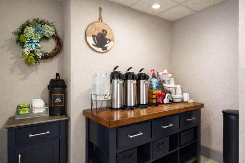 Wingfield Inn & Suites - image 34