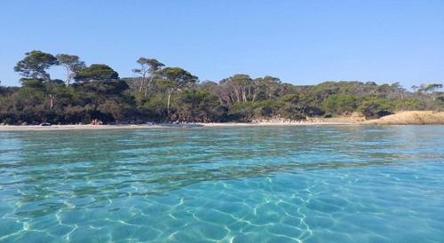 Résidence avec piscine près de la mer à la LONDE