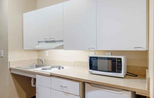 Konyha, Extended Stay America Select Suites - Atlanta - Buckhead in Pine Hills Szomszédság