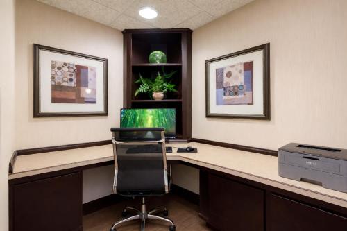 Wingfield Inn & Suites - image 27