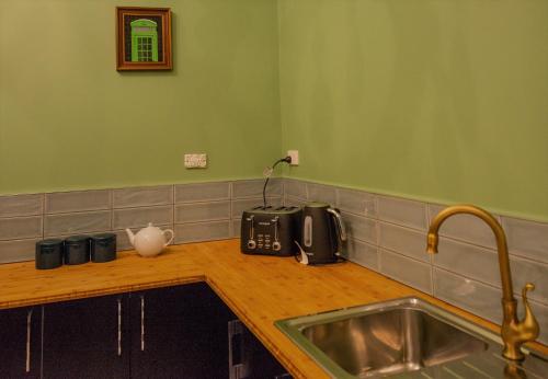 Ruapehu's OLD POST OFFICE - Simple & Elegant 1-3 Bdr East Wing in Owhango