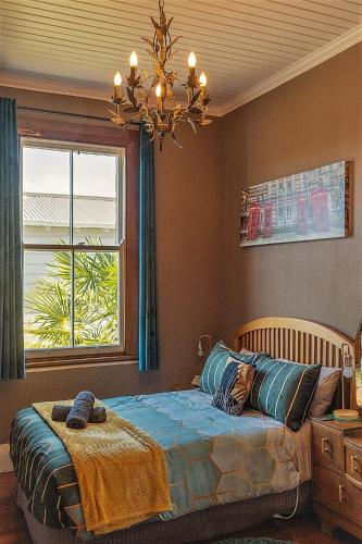 Ruapehu's OLD POST OFFICE - Simple & Elegant 1-3 Bdr East Wing in Owhango