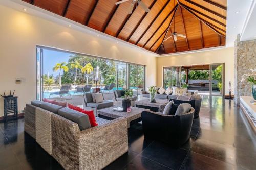 V302 Exclusive Seaview 7BR Infinity Pool Villa in Ao Por