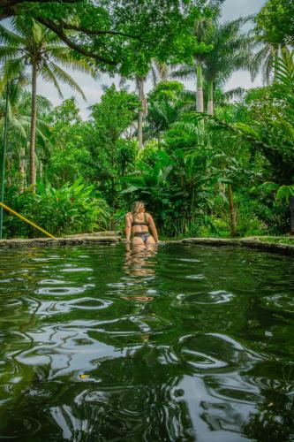 مسبح, Thermal Paradise Villa in Comalapa