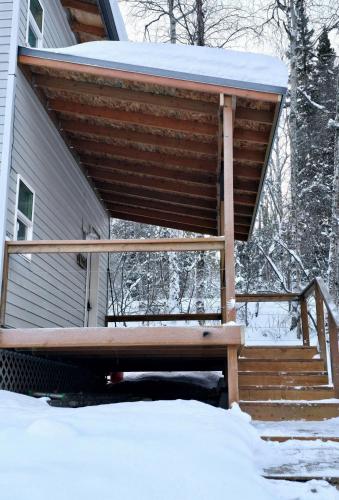 Iekārtas, Fairbanks Hillside Cabin with Northern Lights Views in College (AK)