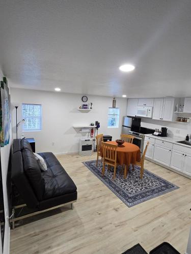 Fairbanks Hillside Cabin with Northern Lights Views in College (AK)