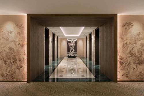 Lobby, JW Marriott Hotel Hong Kong near Fat Lam Sim Yuen