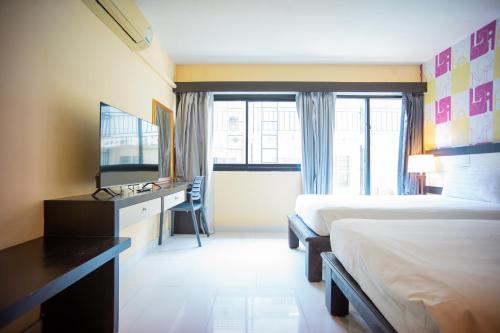 room detail thumbnail 1