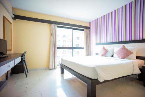 room detail thumbnail 1