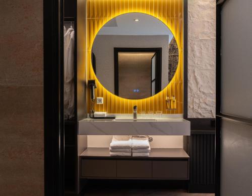 room detail thumbnail 2