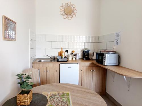 Kitchen, Panorama Apartman in Vac