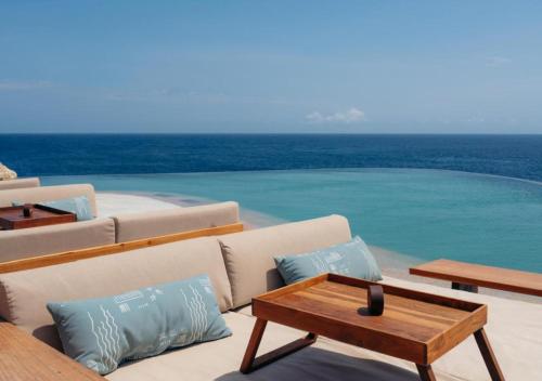 Bar/lounge, ARNA Suites and Ocean Lounge in Nusa Ceningan