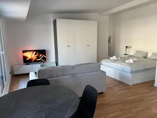 Expérience unique à Lausanne, Top floor Apartment on Lausanne Train Station in Lausanne, Schweiz