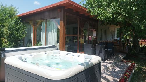 Guesthouse Tulipán Vendégház (Guesthouse Tulipan Vendeghaz) in Vinica