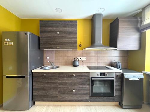 Artist's Apartment - Near City Center in Zirmunai eldership