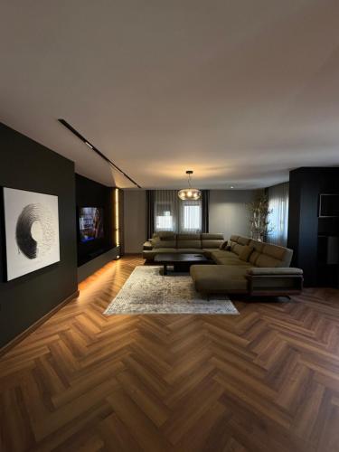 City Center Luxury Apartment Mitrovica - Location saisonnière - Kosovska Mitrovica