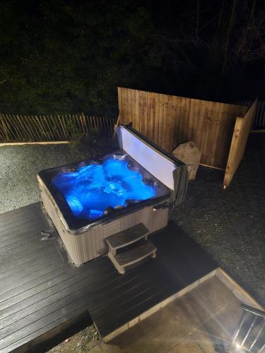 Mawddach View, Snowdonia Hot tub & Pet friendly in Pen-y-bryn
