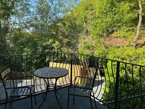 Mawddach View, Snowdonia Hot tub & Pet friendly in Pen-y-bryn