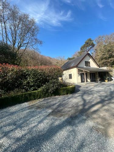 Mawddach View, Snowdonia Hot tub & Pet friendly in Pen-y-bryn