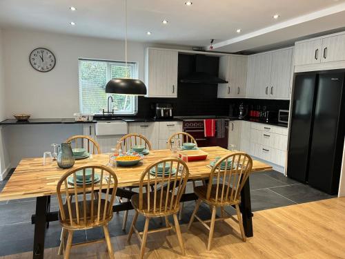 Mawddach View, Snowdonia Hot tub & Pet friendly in Pen-y-bryn