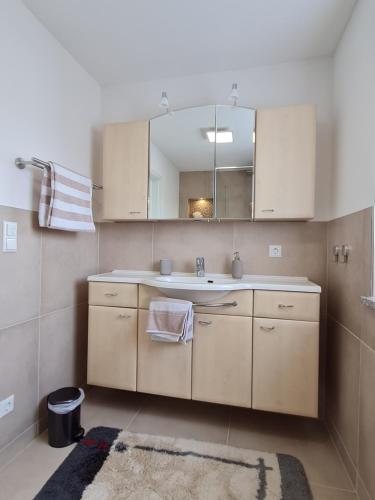 Baie, 2-Schlafzimmer Wohnung Klima Parken gratis in Lauingen (Donau)