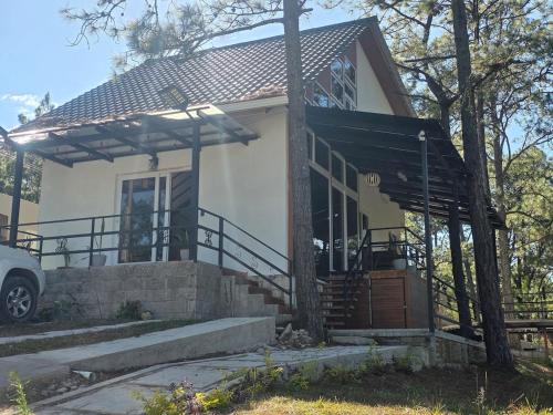 Chalet Moderno entre Pinos con Vista al Bosque in Valle de Angeles