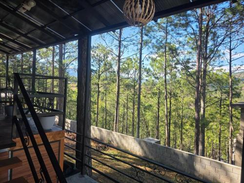 Chalet Moderno entre Pinos con Vista al Bosque in Valle de Angeles