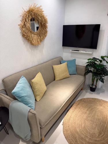 Cozy 1-Bdrm Apt in City Center