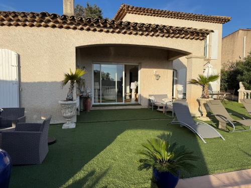 Villa Bastide provencale Saint Raphael Valescure in Saint-Raphael