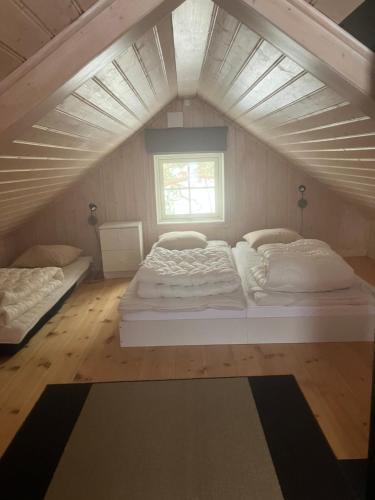 Exterior view, Stuga vid viltaker nara norska gransen in Stromstad