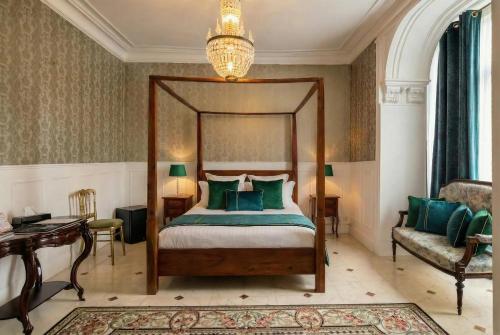 Logis Hotel & Restaurant Chateau de la Marjolaine in Essomes Sur Marne