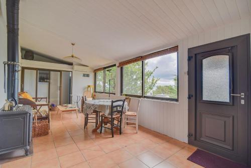 Belle maison 80m avec jardin à 150m de la plage – khách sạn tại Istres