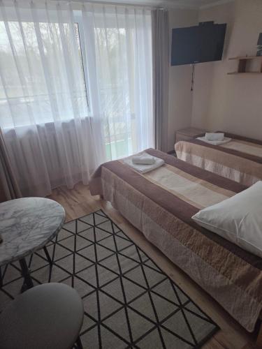 2 twin beds