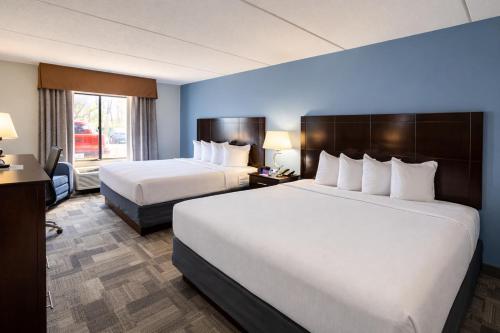 Greenfield Inn & Suites Owensboro, KY Airport in Owensboro (Kentucky)