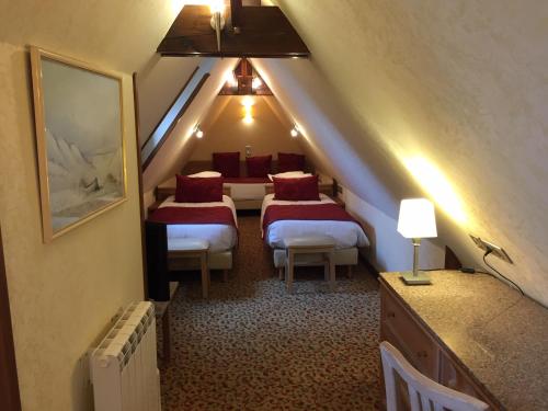 5 twin beds
