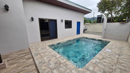 Peldbaseins, House with a private pool in Ojochal