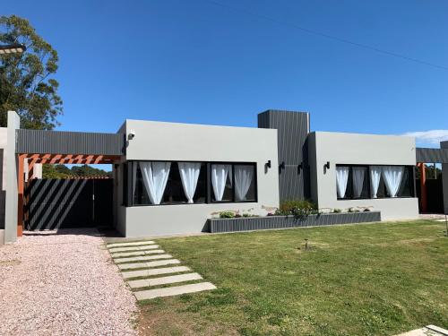 Casa 6 personas con piscina en Piriápolis Playa los Angeles