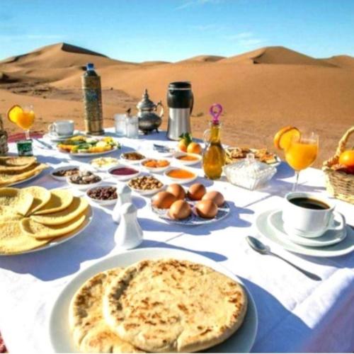 Comida y bebida, sunbright luxury camp in Merzouga