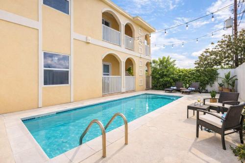 Ground Floor Condo with Pool unit A - Island Morning Sun 1