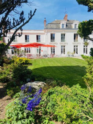 . Logis Hôtel & Restaurant Chateau de la Marjolaine