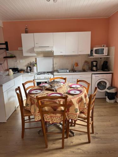gite de Sauviat 25 chemin du grand Pacher le bourg de Sauviat 63120 in Sauviat