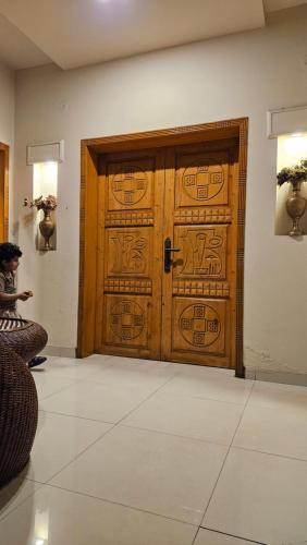 5 Bedrooms furnished separate upper portion house in DHA Phase 4 Lahore - image 4